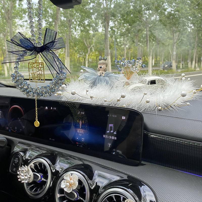 车内饰品摆件车载香薰个性创意网红中控台装饰品汽车香水漂亮公仔