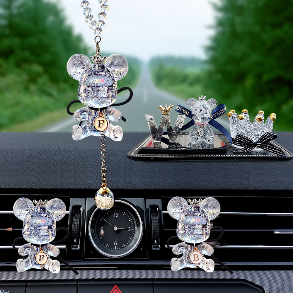 车内饰品摆件汽车香薰小熊网红字母车载风口香水后视镜挂饰女高级